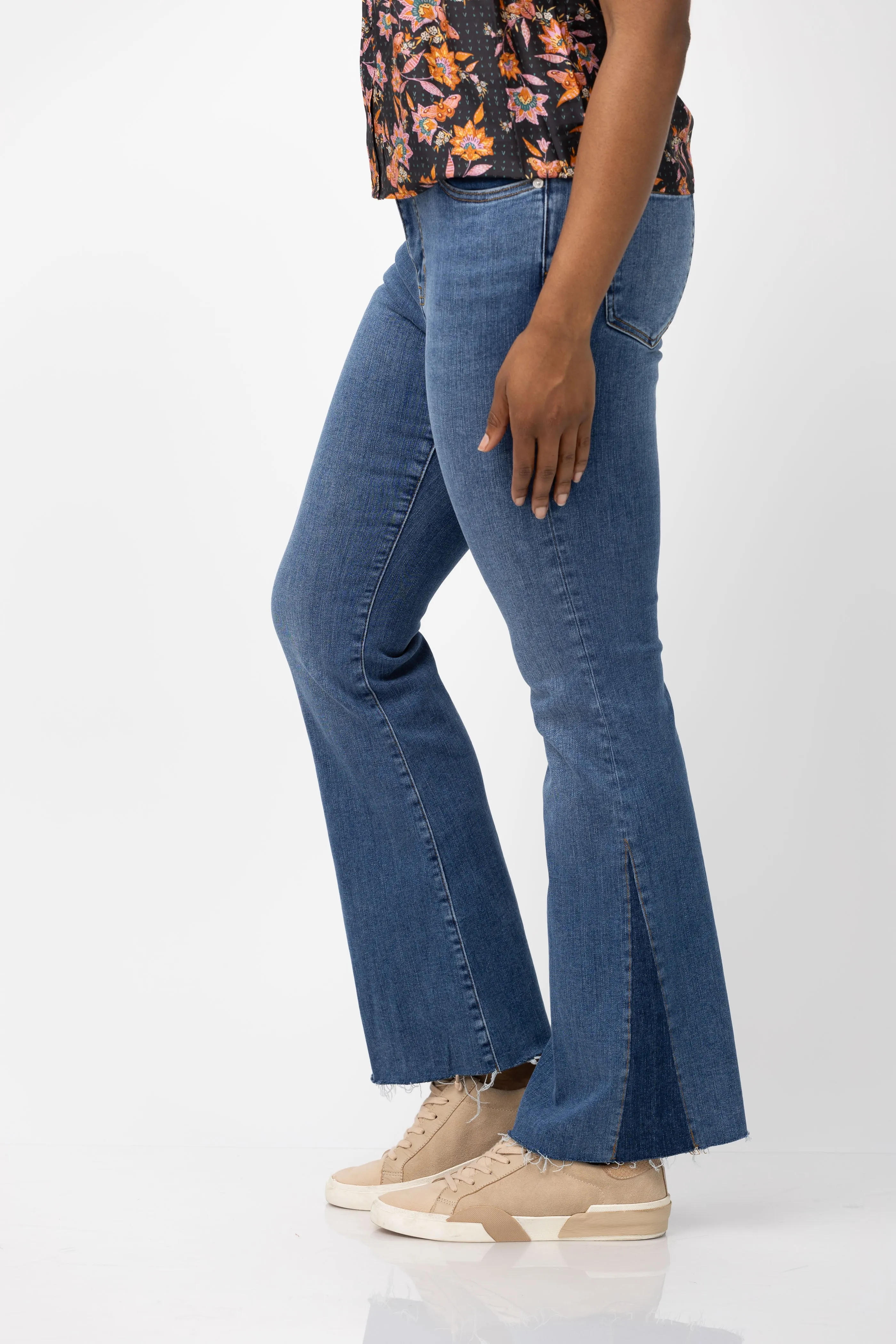 Frame Le Easy Flare Raw Fray Jeans in Mermaid