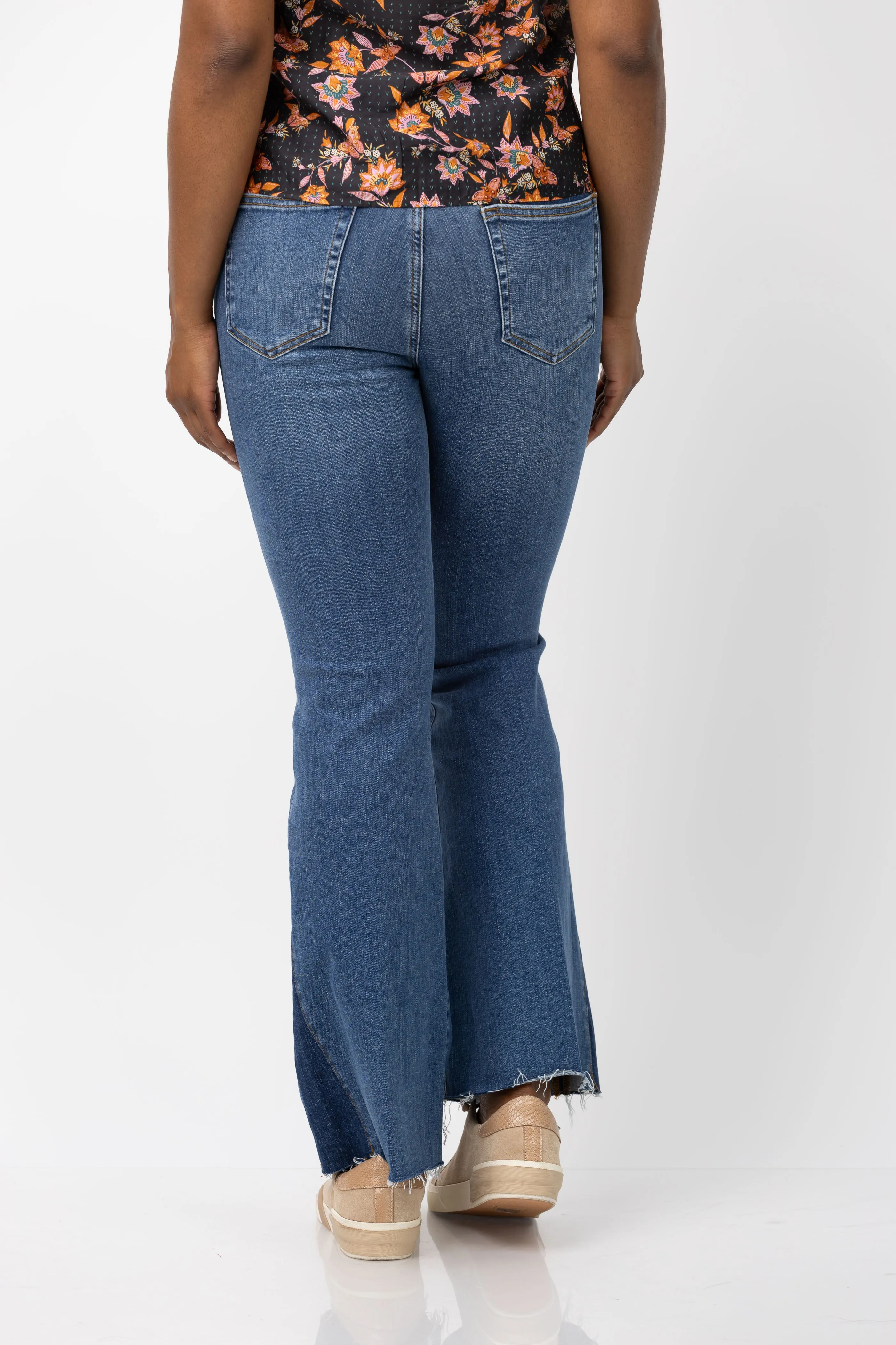 Frame Le Easy Flare Raw Fray Jeans in Mermaid