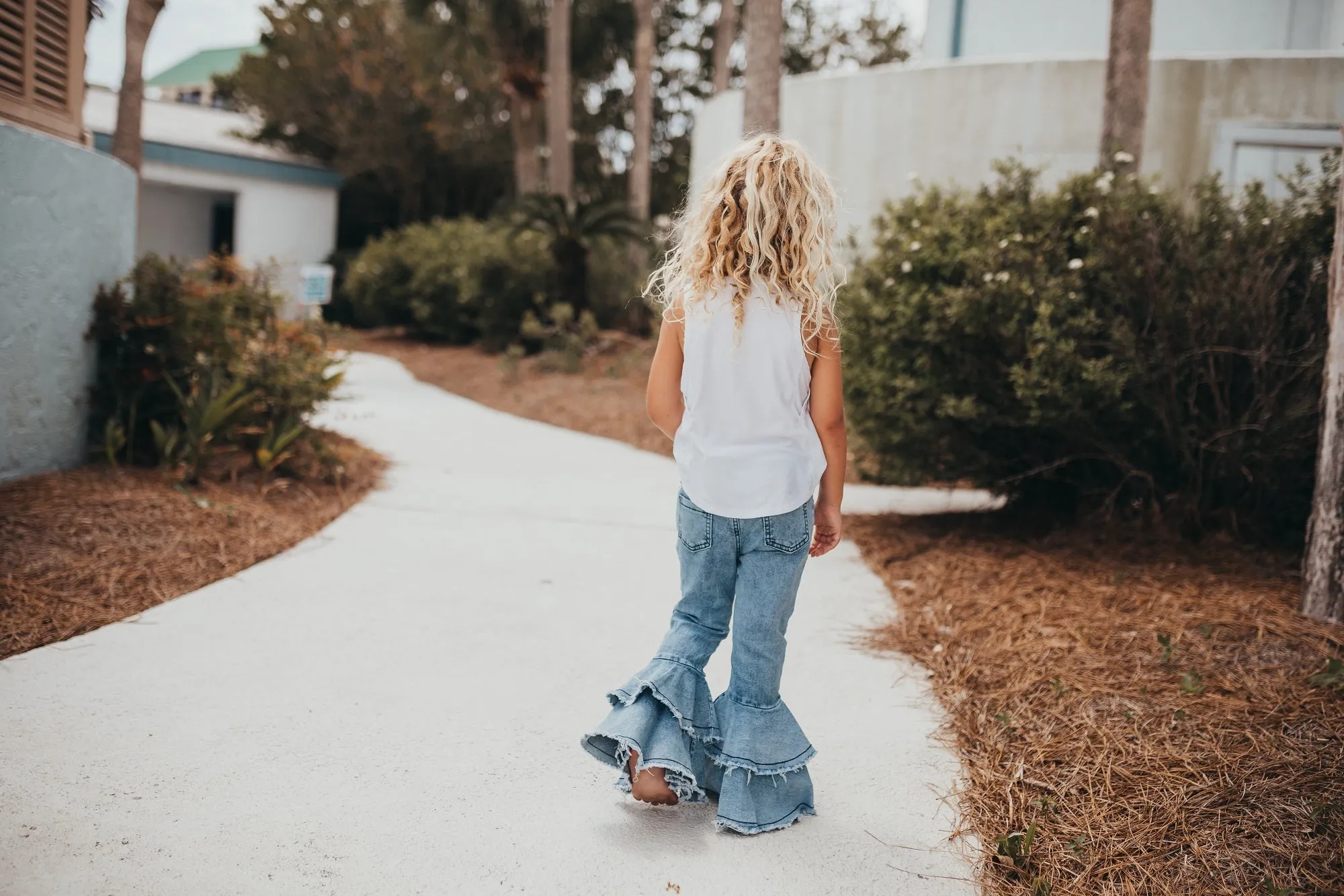 LIGHT DENIM RUFFLE PANTS