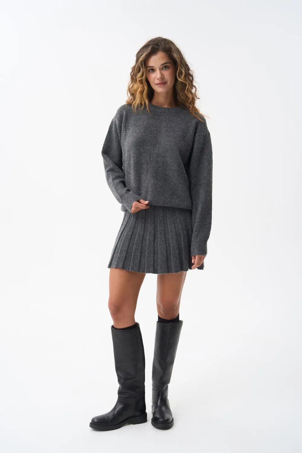 Wool sweater in color grey