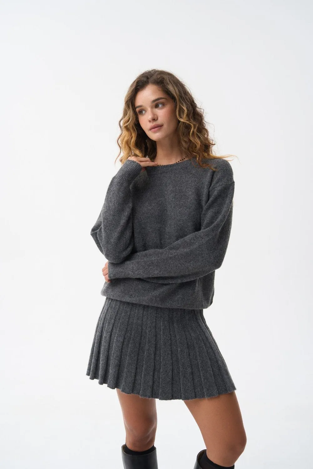 Wool sweater in color grey