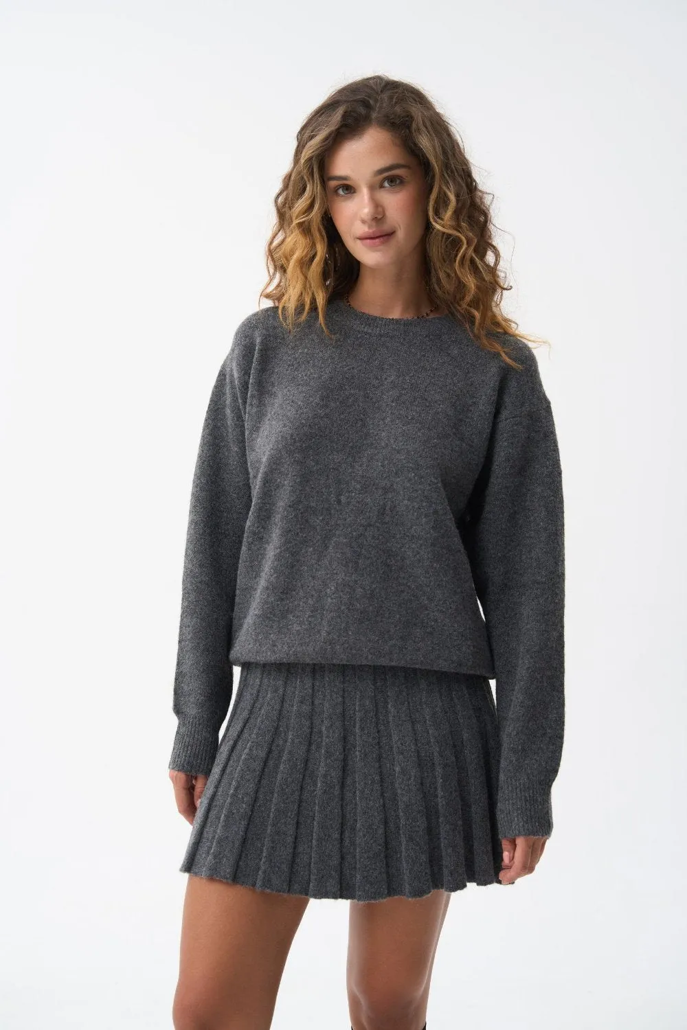 Wool sweater in color grey